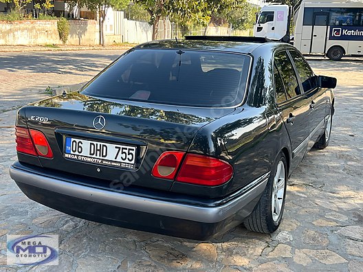 Vasıta / Otomobil / Mercedes-Benz / E Serisi / E 200 / Classic