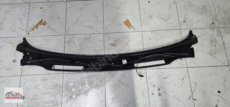 BMW 3 Serisi Ön Cam Izgarası