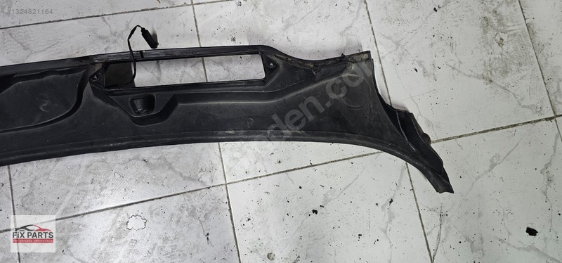 BMW 3 Serisi Ön Cam Izgarası