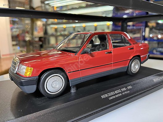 Minichamps Diecast Model 1:18 Mercedes Benz Araba - 1314821386