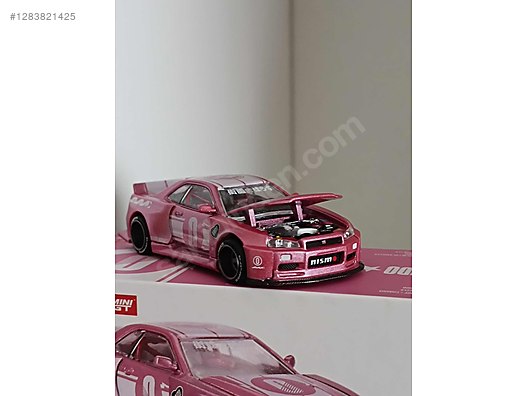 Mini GT Diecast Model 1:64 Nissan Araba