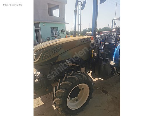 Machinery / Agricultural Machines / Tractors / New Holland / T4.100B