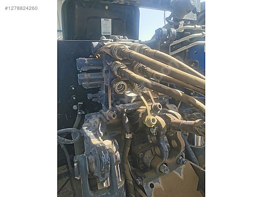 Machinery / Agricultural Machines / Tractors / New Holland / T4.100B