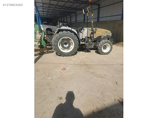 Machinery / Agricultural Machines / Tractors / New Holland / T4.100B