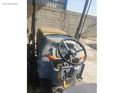 Machinery / Agricultural Machines / Tractors / New Holland / T4.100B