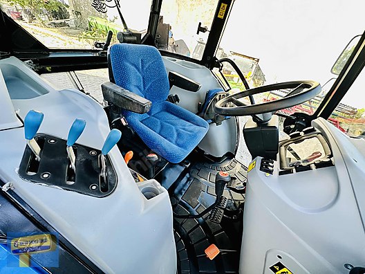 Machinery / Agricultural Machines / Tractors / New Holland / TD5.110