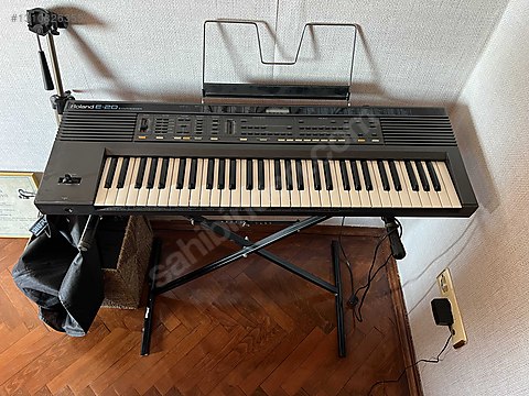 Roland E-20 Org / Synthesizer Temiz, Sorunsuz + Standlı
