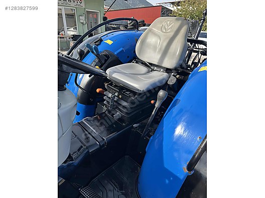 Machinery / Agricultural Machines / Tractors / New Holland / T4.95F