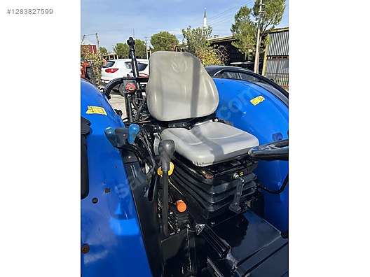 Machinery / Agricultural Machines / Tractors / New Holland / T4.95F