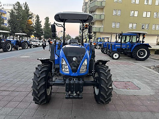 Machinery / Agricultural Machines / Tractors / New Holland / TT60 Classic