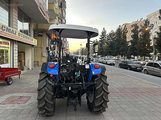 Machinery / Agricultural Machines / Tractors / New Holland / TT60 Classic