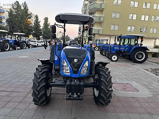 Machinery / Agricultural Machines / Tractors / New Holland / TT60 Classic