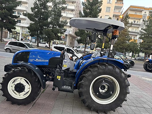 Machinery / Agricultural Machines / Tractors / New Holland / TT60 Classic