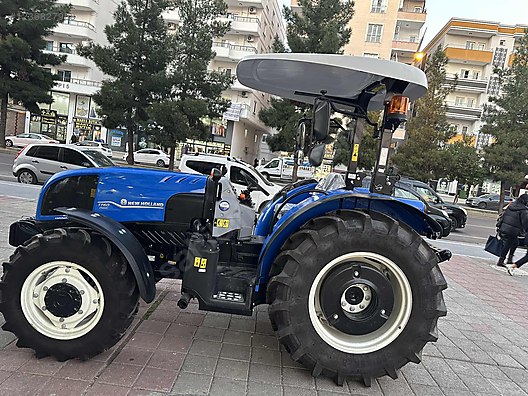 Machinery / Agricultural Machines / Tractors / New Holland / TT60 Classic