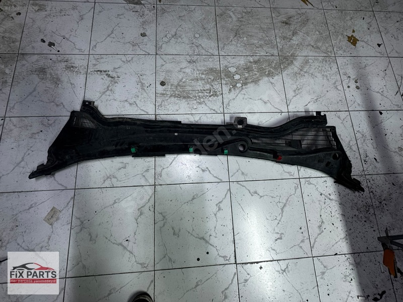 Fiat Fiorino Ön Cam Izgarası