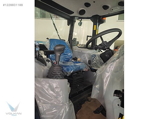 Machinery / Agricultural Machines / Tractors / New Holland / TR5.100