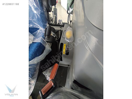 Machinery / Agricultural Machines / Tractors / New Holland / TR5.100