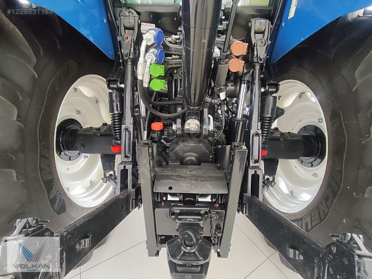 Machinery / Agricultural Machines / Tractors / New Holland / TR5.100