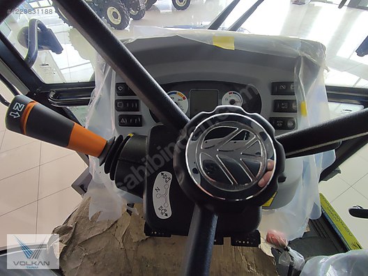 Machinery / Agricultural Machines / Tractors / New Holland / TR5.100