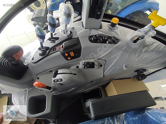 Machinery / Agricultural Machines / Tractors / New Holland / TR5.100