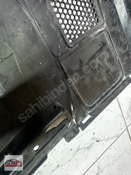 Audi A8 Ön Cam Izgarası