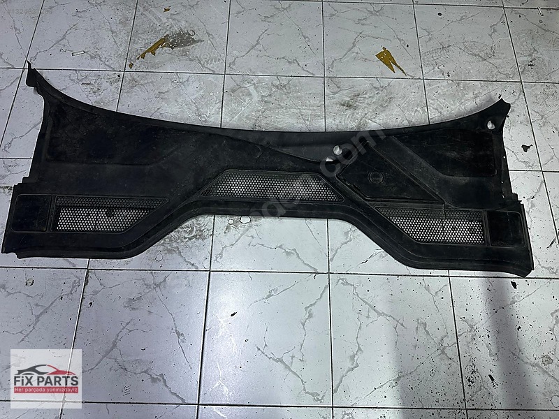 Audi A8 Ön Cam Izgarası