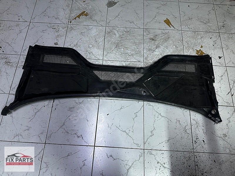 Audi A8 Ön Cam Izgarası