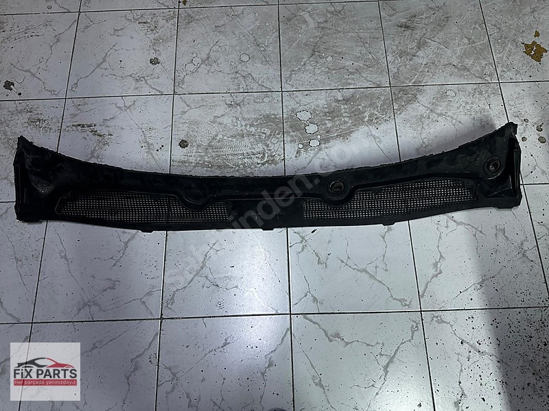 Renault Fluence Ön Cam Izgarası