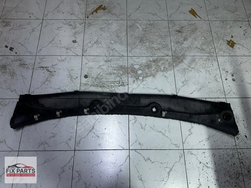 Renault Fluence Ön Cam Izgarası