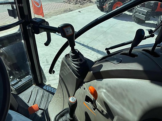 Machinery / Agricultural Machines / Tractors / Case IH / JX75C