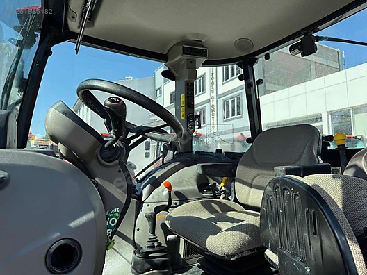 Machinery / Agricultural Machines / Tractors / Case IH / JX75C