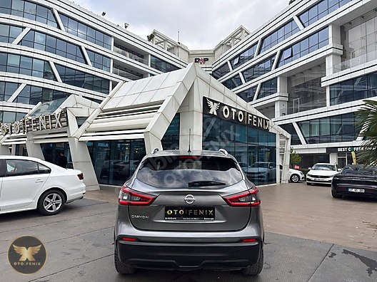 OTOFENİX 2020 NISSAN QASHQAI 180.000KM