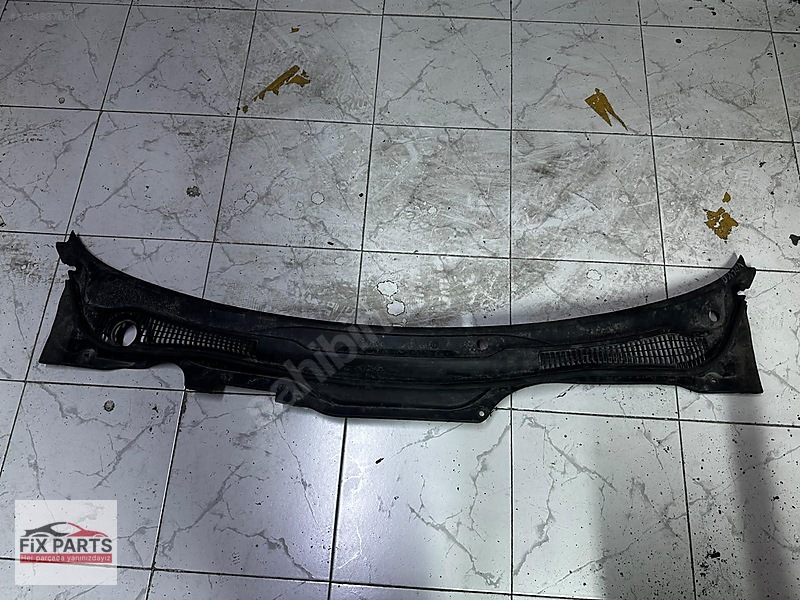 Volvo S40 Ön Cam Izgarası