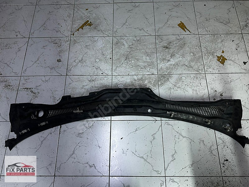 Volvo S40 Ön Cam Izgarası