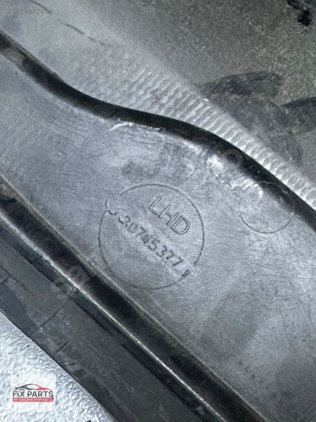 Volvo S40 Ön Cam Izgarası