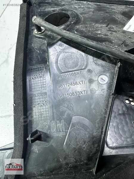 Peugeot 3008 Ön Cam Izgarası