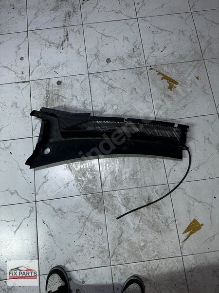 Peugeot 3008 Ön Cam Izgarası