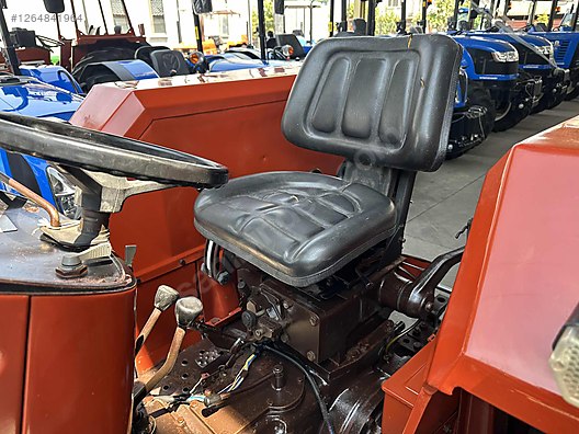 Machinery / Agricultural Machines / Tractors / New Holland / 54C