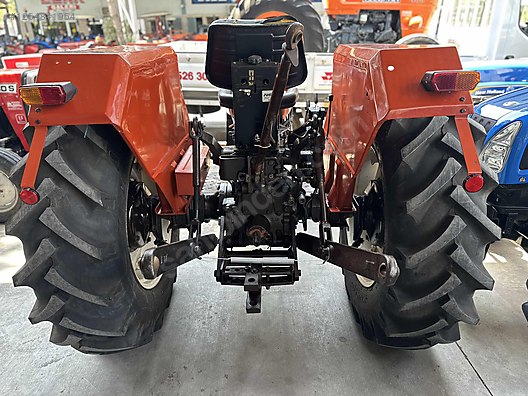 Machinery / Agricultural Machines / Tractors / New Holland / 54C