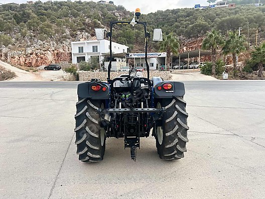 Machinery / Agricultural Machines / Tractors / New Holland / T4.70B