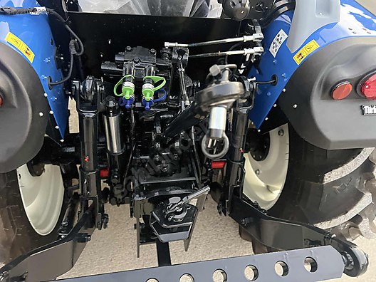 Machinery / Agricultural Machines / Tractors / New Holland / T4.70B