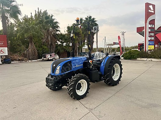 Machinery / Agricultural Machines / Tractors / New Holland / T4.70B