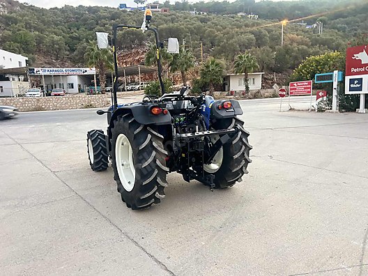 Machinery / Agricultural Machines / Tractors / New Holland / T4.70B