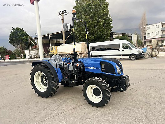 Machinery / Agricultural Machines / Tractors / New Holland / T4.70B