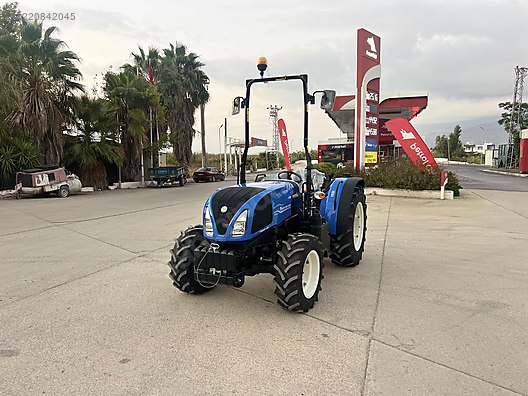 Machinery / Agricultural Machines / Tractors / New Holland / T4.70B