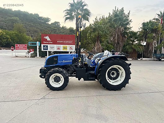 Machinery / Agricultural Machines / Tractors / New Holland / T4.70B