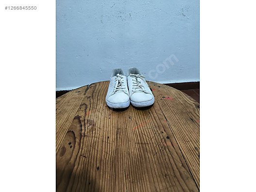 Used & Brand New Items / Clothing & Accessories / Women / Shoes / Sneakers