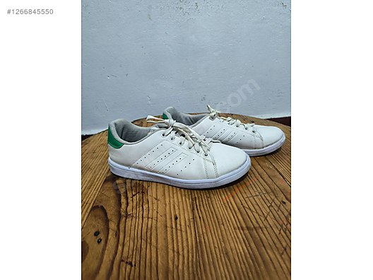 Used & Brand New Items / Clothing & Accessories / Women / Shoes / Sneakers