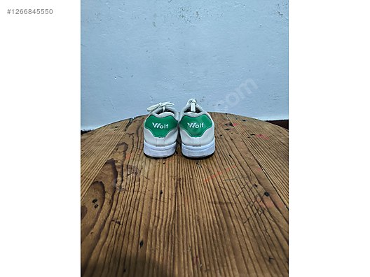 Used & Brand New Items / Clothing & Accessories / Women / Shoes / Sneakers