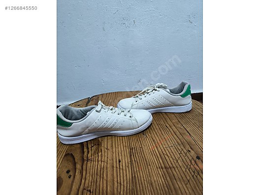 Used & Brand New Items / Clothing & Accessories / Women / Shoes / Sneakers